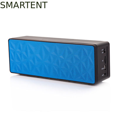 Comprar Bluetooth audio pequeno que caminha o orador do cubo do orador BK3.0 1100mAh Bluetooth Fabricação em linha